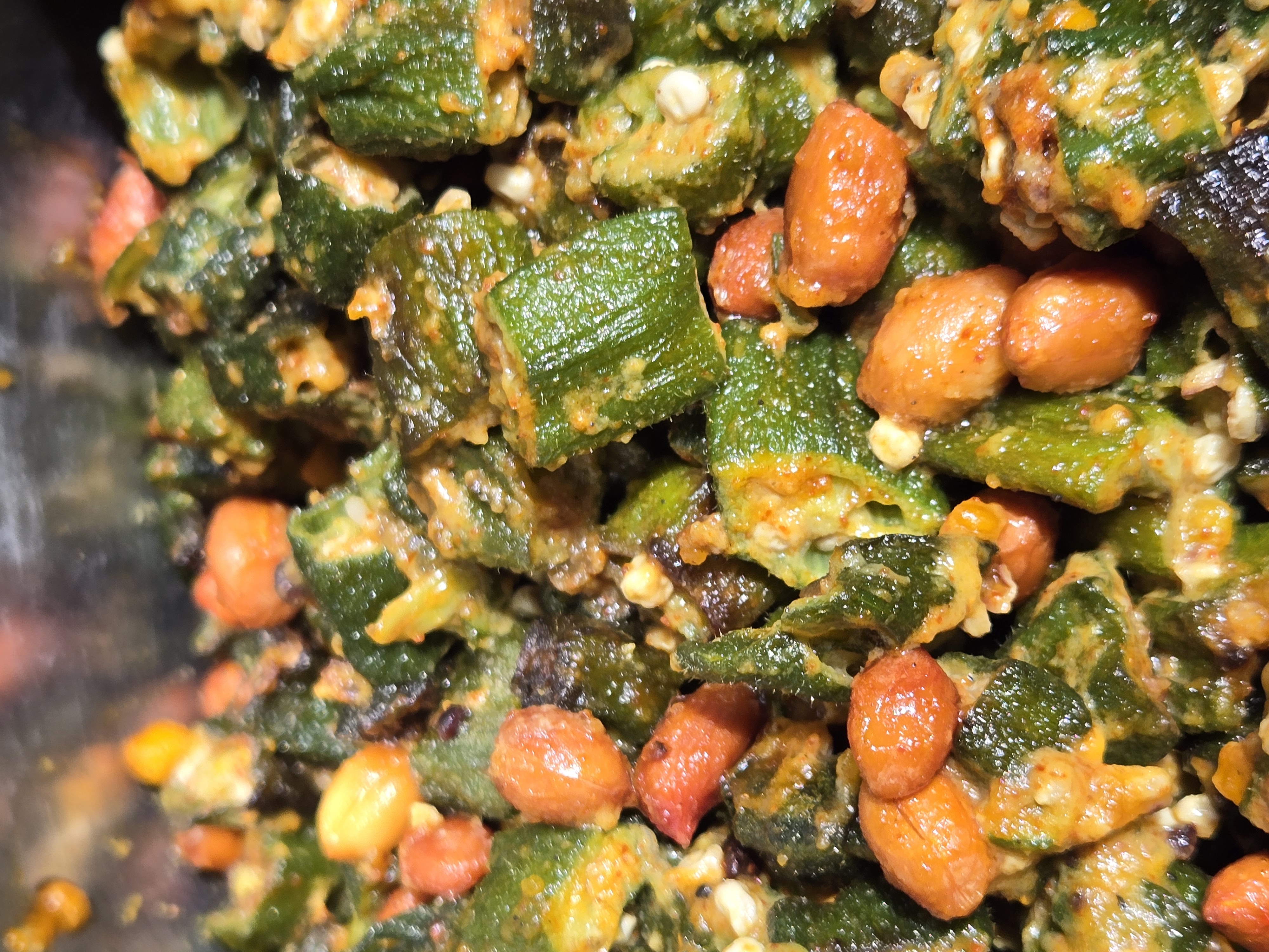 Okra and peanut fry